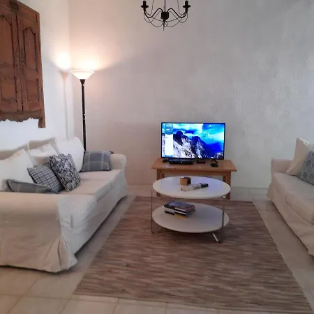 La Remise A Caleches / The Carriage House