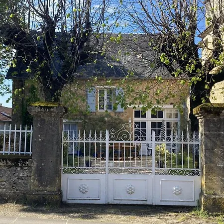La Remise A Caleches / The Carriage House Cazals (Lot)